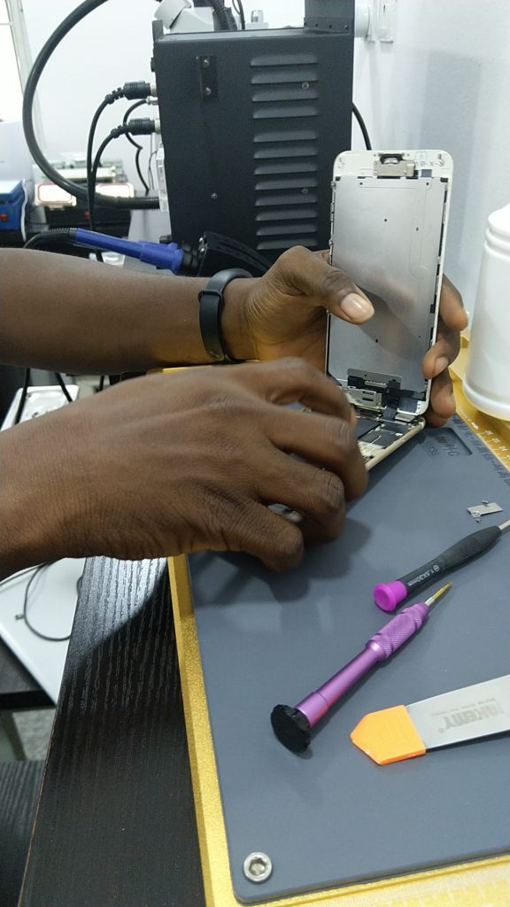 Fixtel engineer fixing iPhone 6