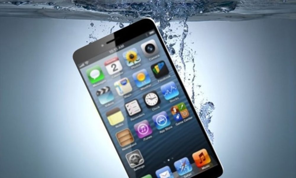 Urgent: What To Do After Your Smartphone Falls In The Water.