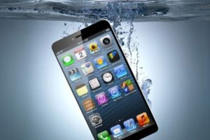 Read more about the article Urgent: What To Do After Your Smartphone Falls In The Water.